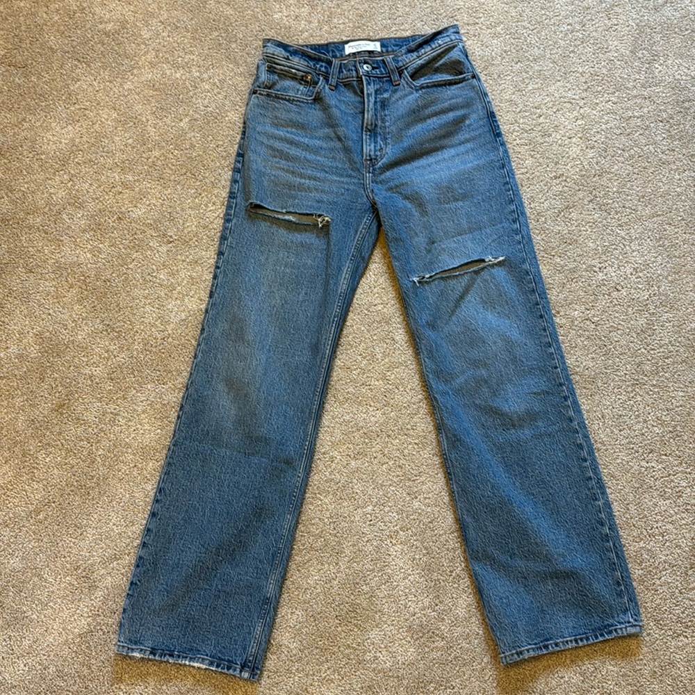 Abercrombie and Fitch The 90’s Relaxed Jean High Rise, size 27/4r